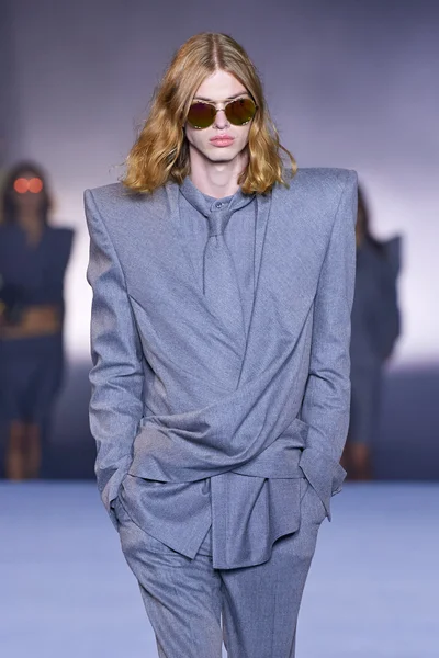 Look 14